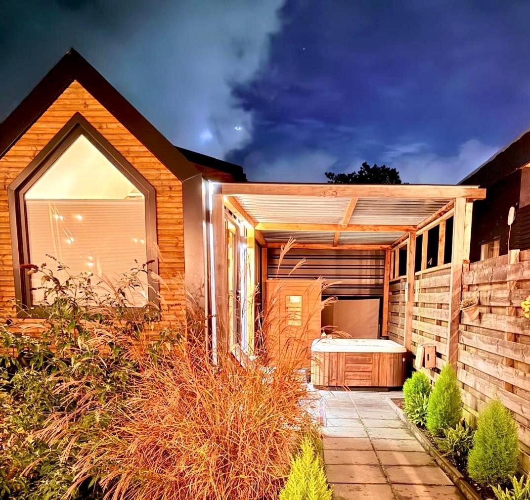 Tiny House With Sauna & Jacuzzi Near Amsterdam Vijfhuizen Extérieur photo