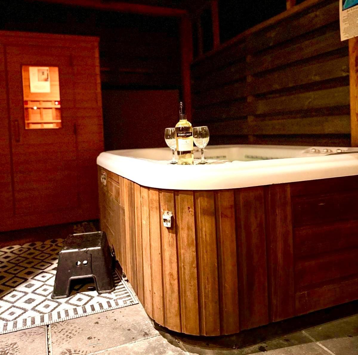 Tiny House With Sauna & Jacuzzi Near Amsterdam Vijfhuizen Extérieur photo